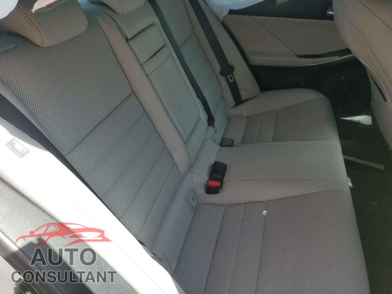 LEXUS IS 2015 - JTHCF1D22F5025828