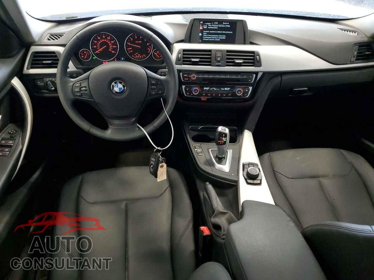 BMW 3 SERIES 2017 - WBA8A3C32HK692265