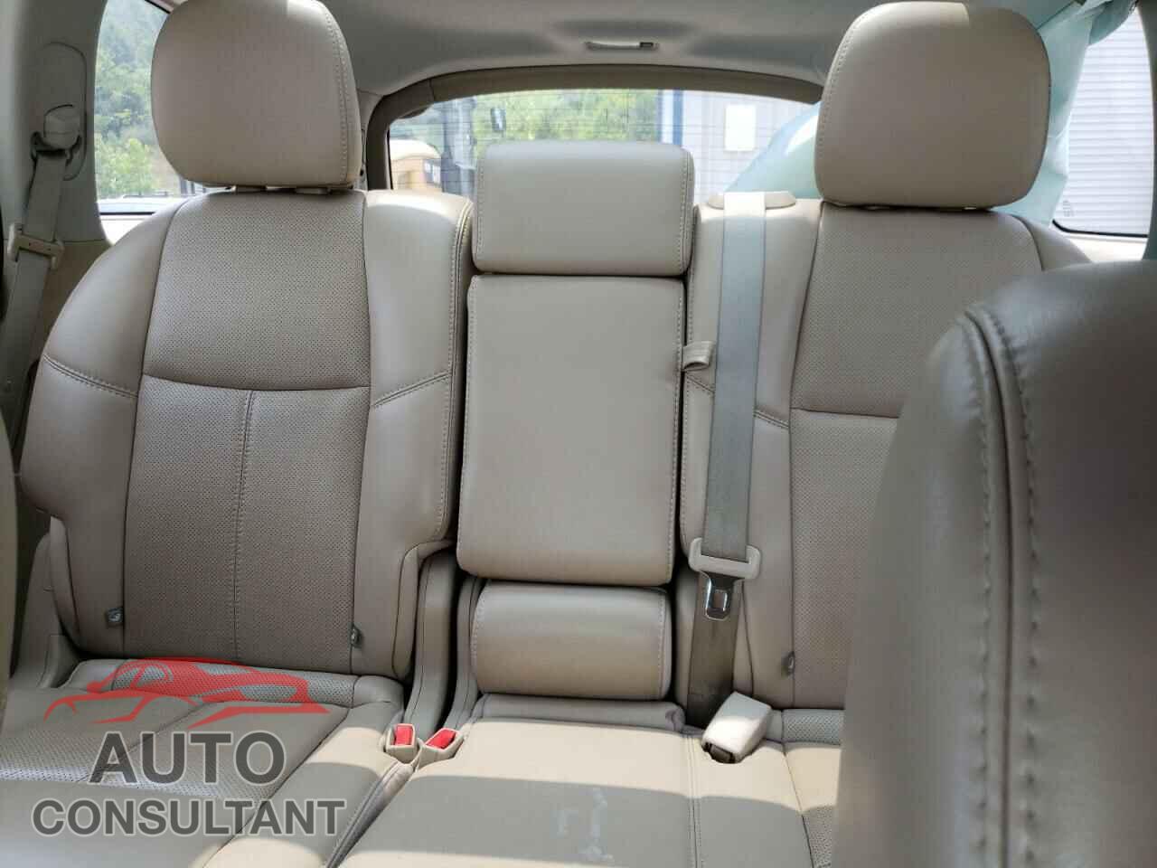 NISSAN PATHFINDER 2016 - 5N1AR2MM2GC615530
