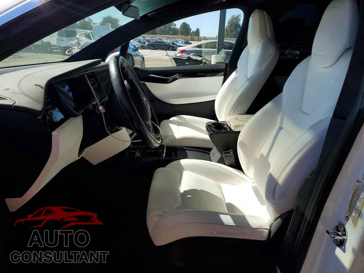 TESLA MODEL X 2018 - 5YJXCAE21JF106367