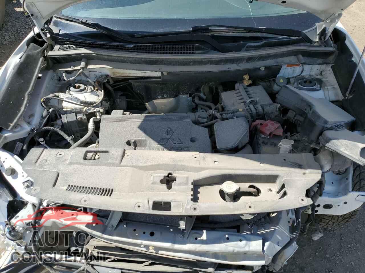 MITSUBISHI OUTLANDER 2018 - JA4AZ2A35JZ607131