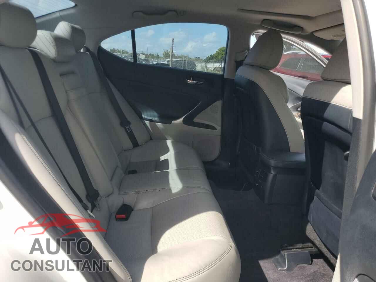 LEXUS IS 2012 - JTHCF5C20C2035750