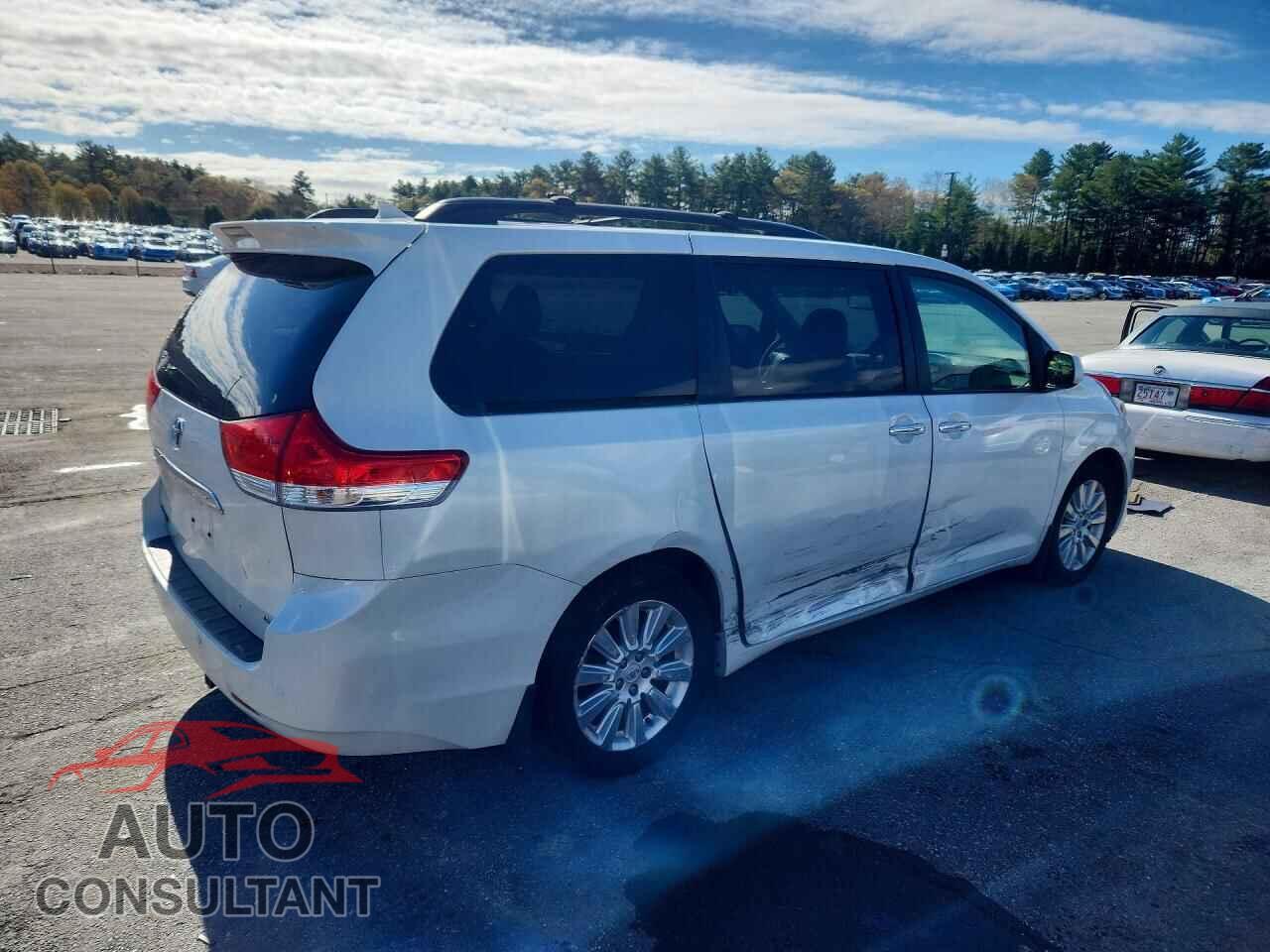 TOYOTA SIENNA 2011 - 5TDDK3DC7BS020148