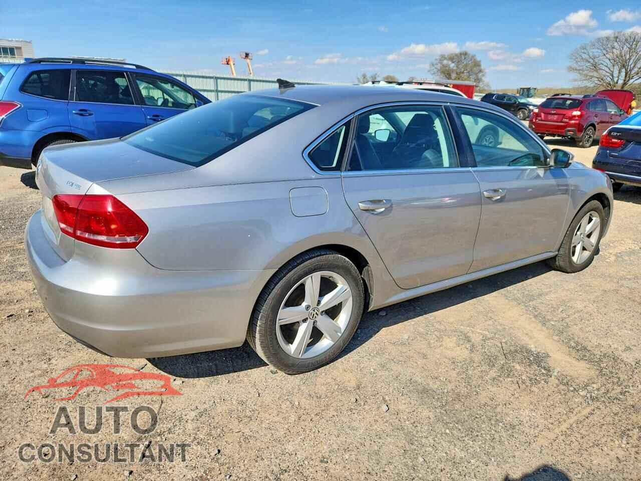 VOLKSWAGEN PASSAT 2013 - 1VWBN7A33DC108321