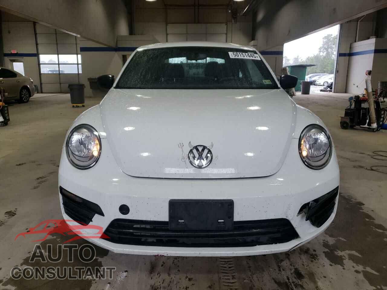 VOLKSWAGEN BEETLE 2018 - 3VWFD7AT0JM719633
