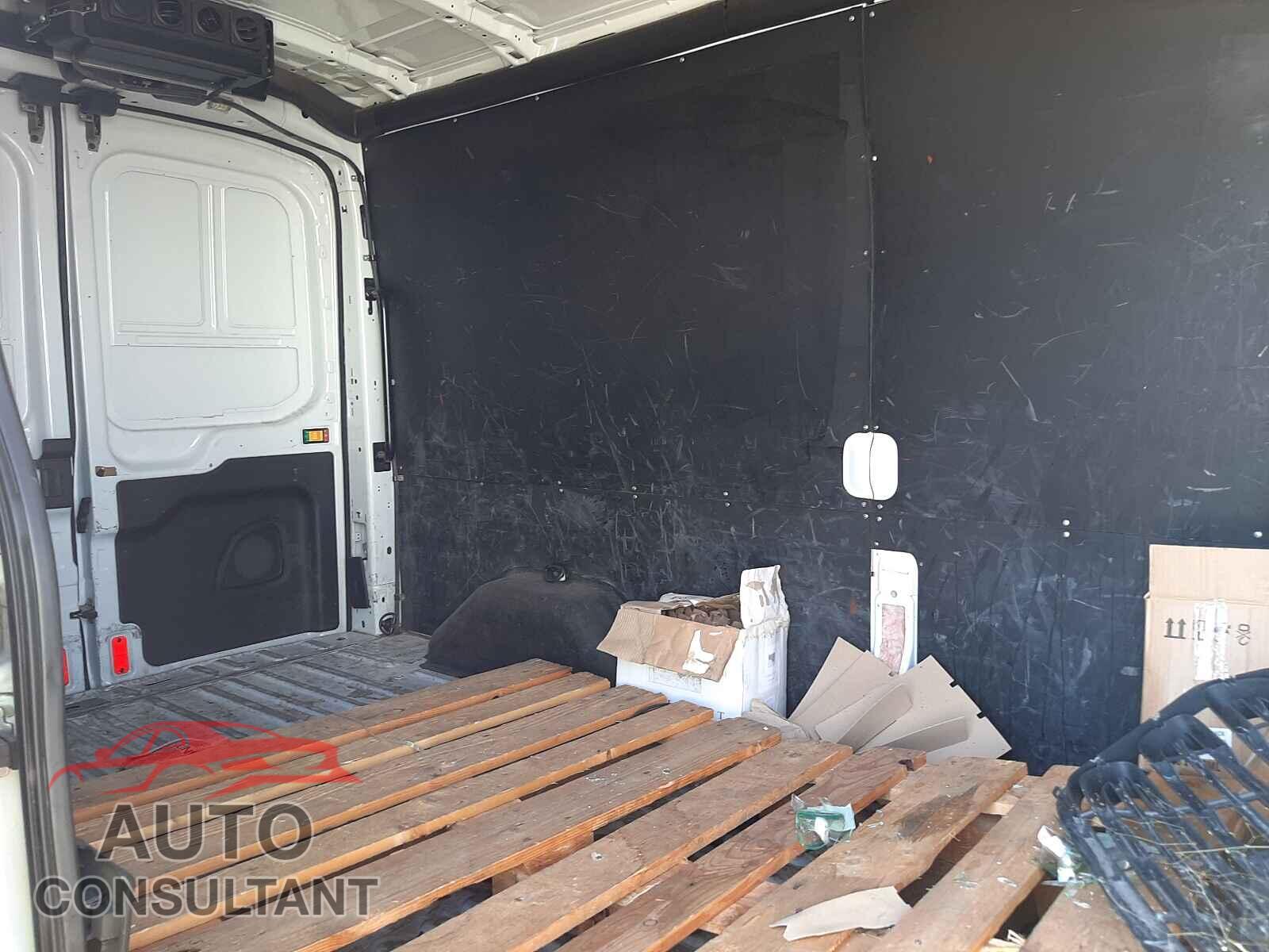 FORD TRANSIT CO 2018 - 1FTYR2CM4JKA47511