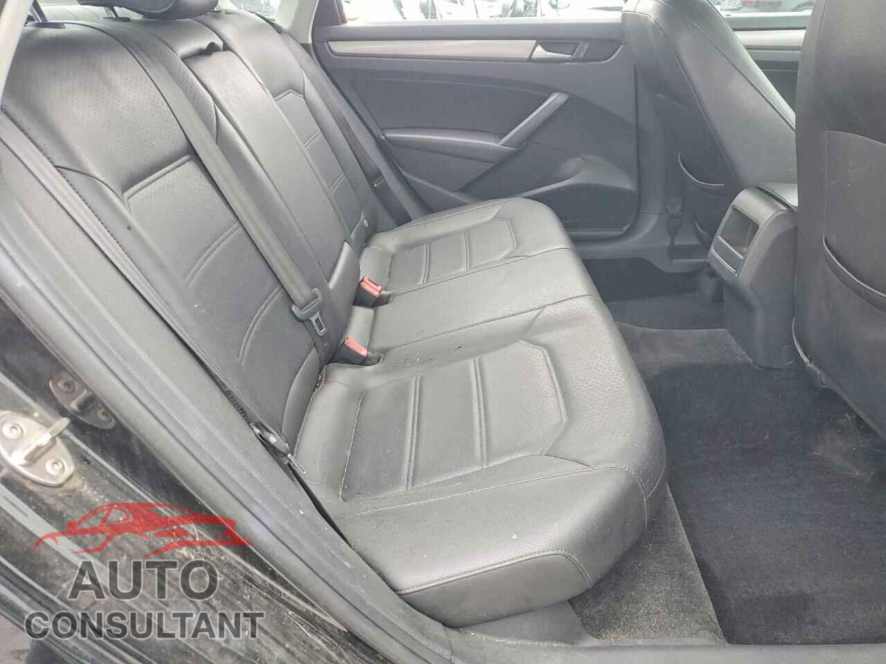 VOLKSWAGEN PASSAT 2015 - 1VWAT7A36FC100394