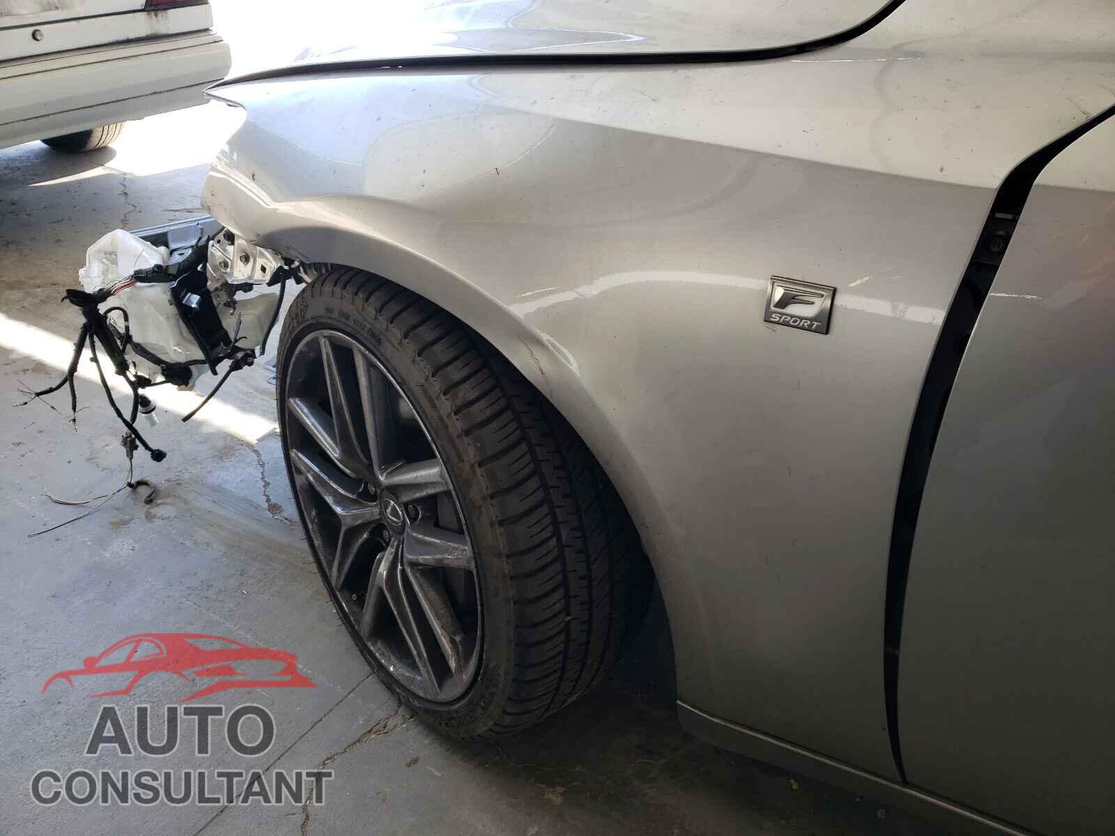 LEXUS IS 2018 - JTHBA1D29J5068078
