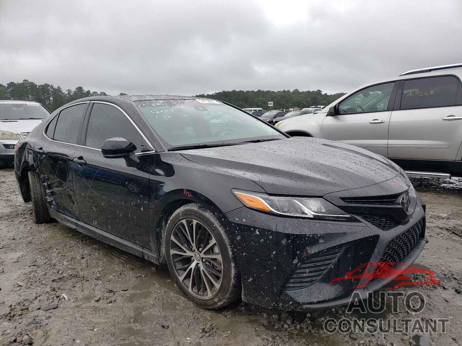 TOYOTA CAMRY 2018 - 4T1B11HK3JU666017
