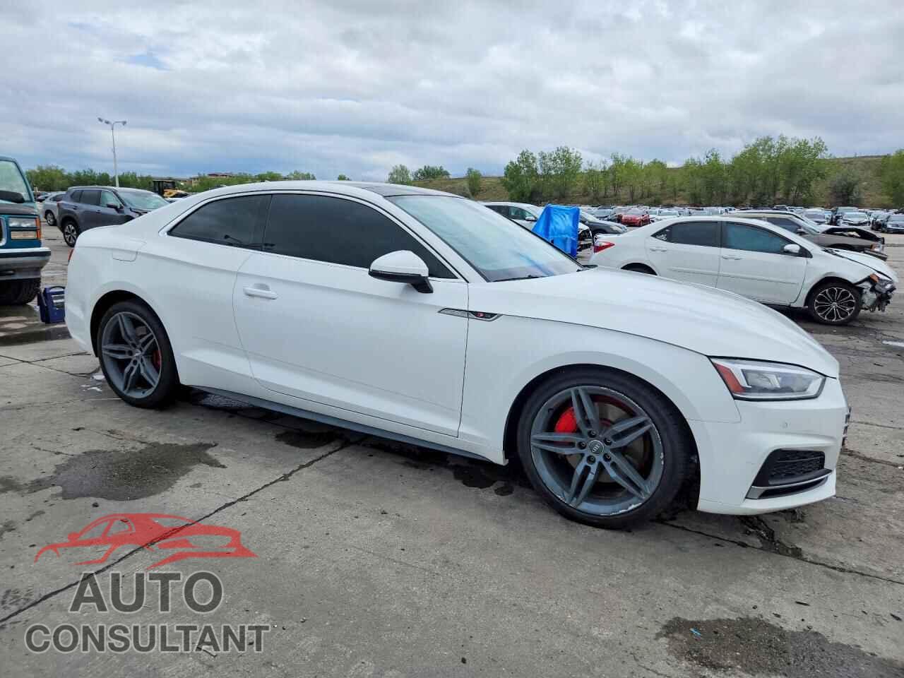 AUDI A5 2018 - WAUTNAF55JA001872