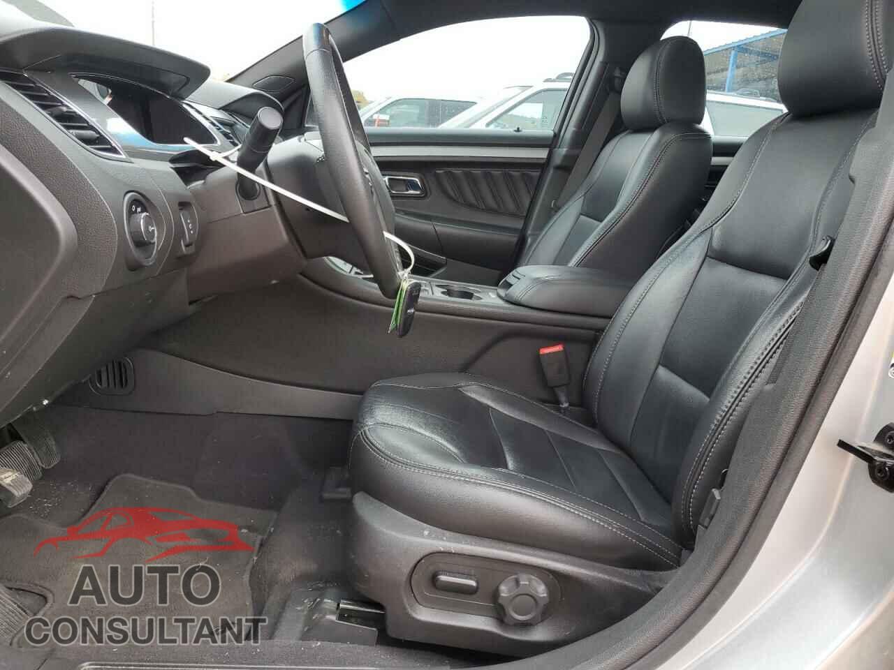 FORD TAURUS 2018 - 1FAHP2E81JG142123