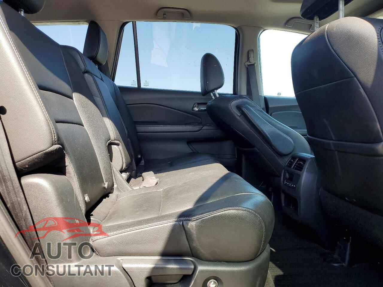 HONDA PILOT 2017 - 5FNYF5H52HB022951