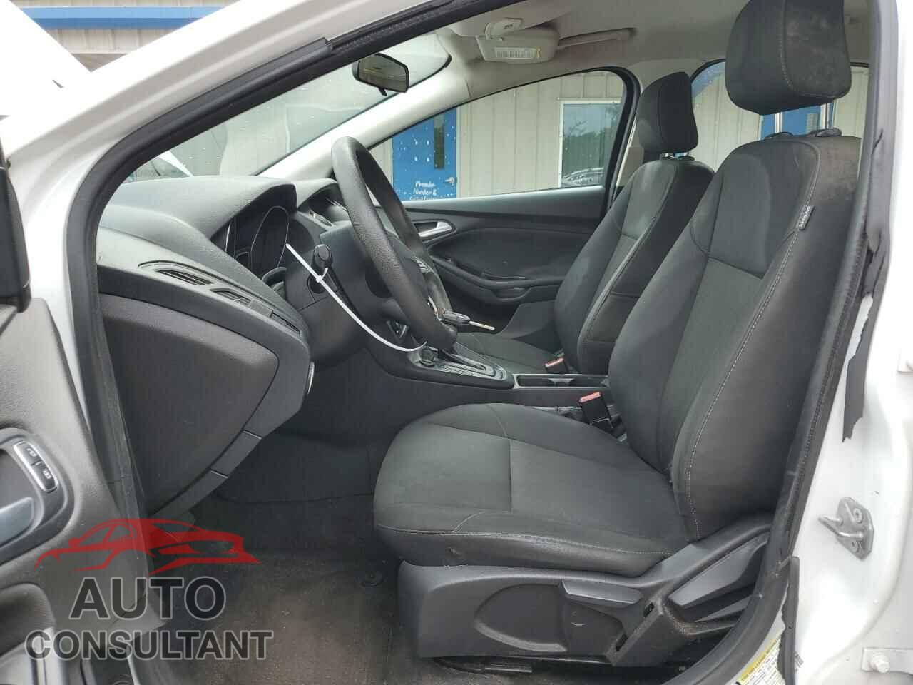 FORD FOCUS 2018 - 1FADP3F21JL202004