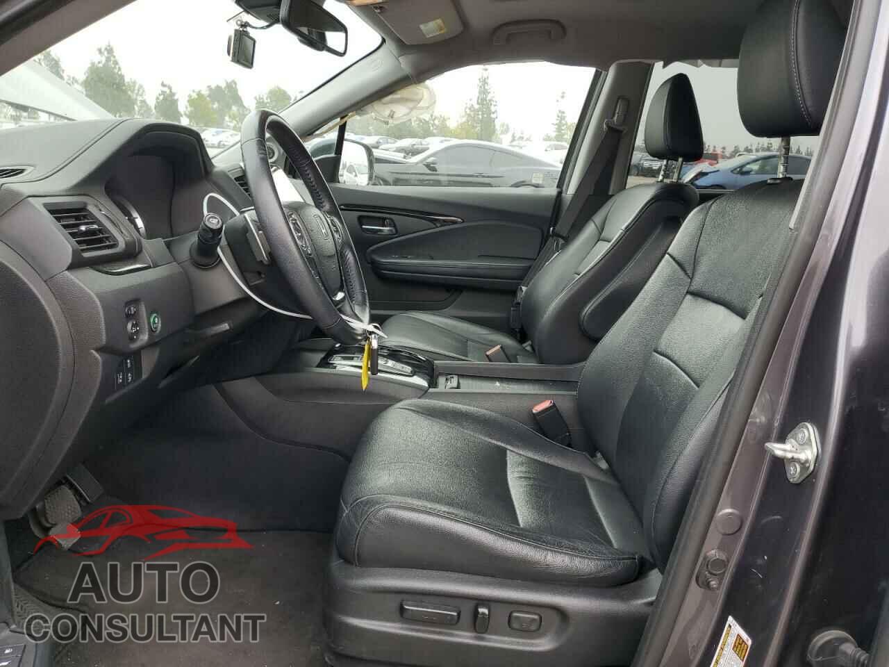 HONDA PILOT 2017 - 5FNYF5H99HB045694