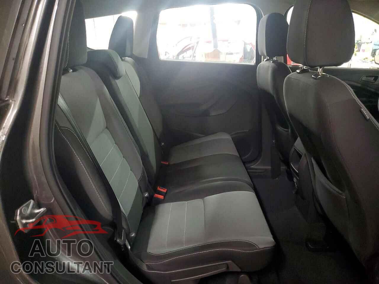 FORD ESCAPE 2017 - 1FMCU0F75HUC26539