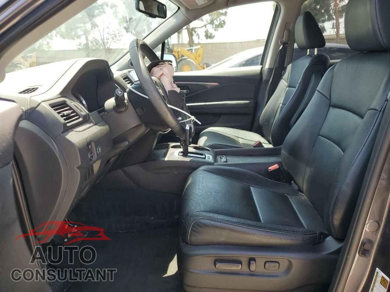 HONDA PILOT 2017 - 5FNYF5H52HB026210