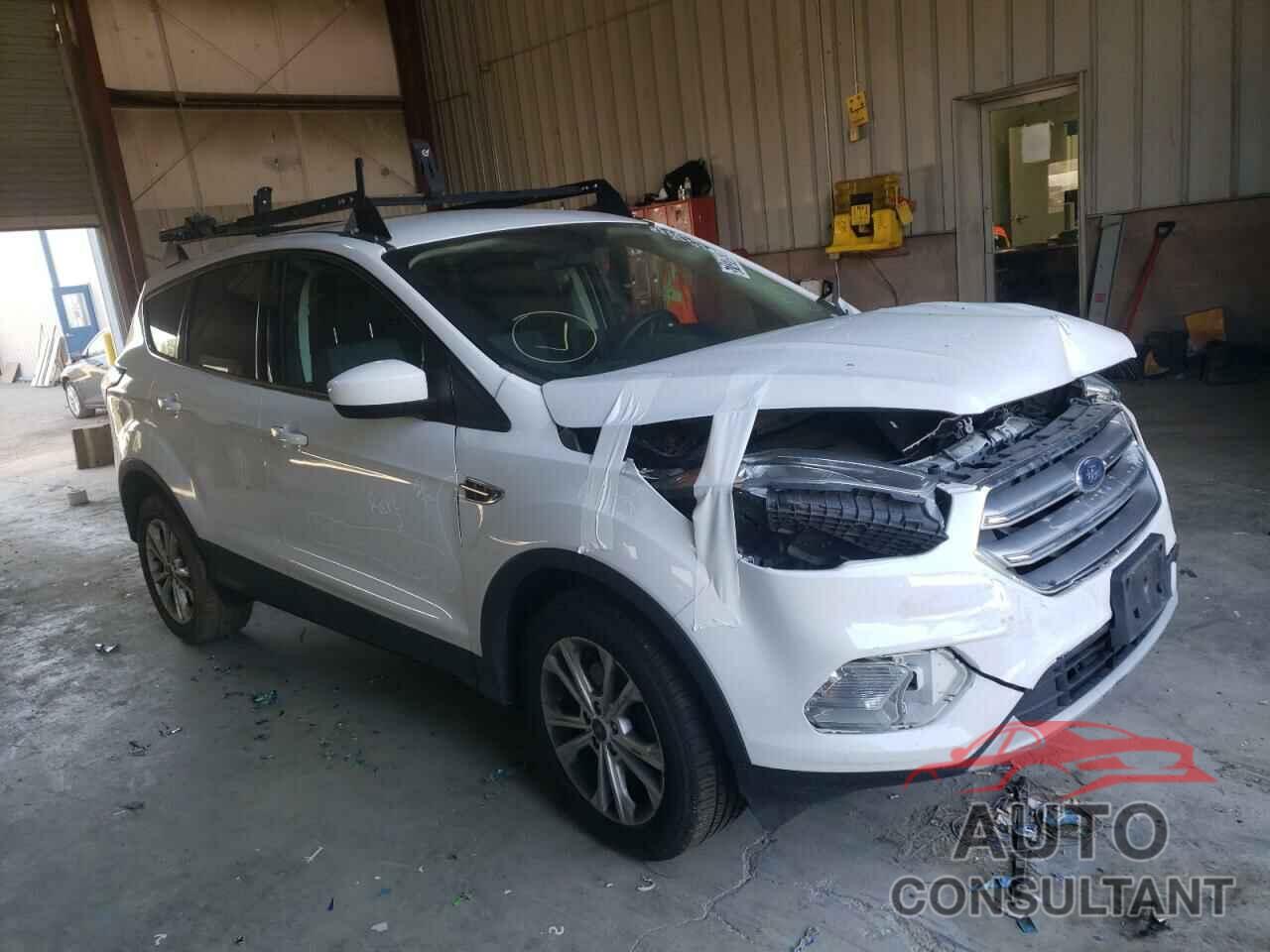 FORD ESCAPE 2017 - 1FMCU0GD5HUC99527