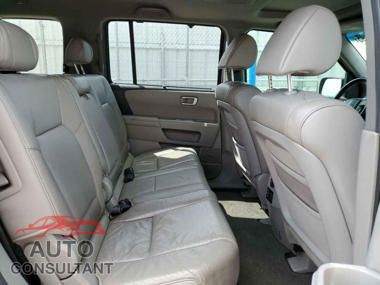 HONDA PILOT 2010 - 5FNYF4H96AB005573