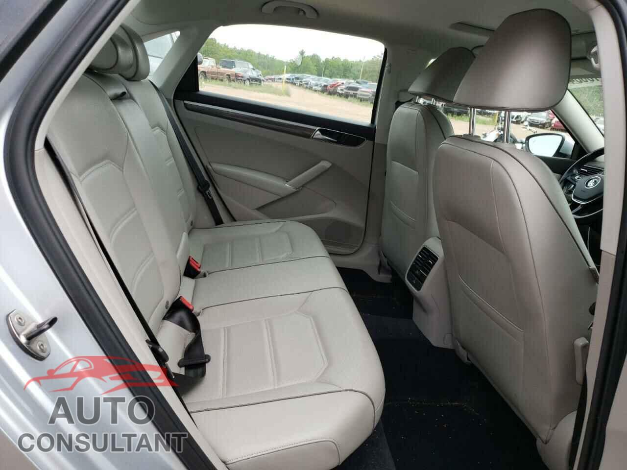 VOLKSWAGEN PASSAT 2017 - 1VWBT7A30HC024100