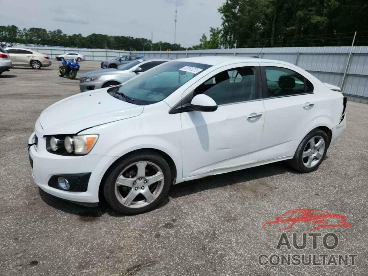 CHEVROLET SONIC 2015 - 1G1JE5SB0F4111661