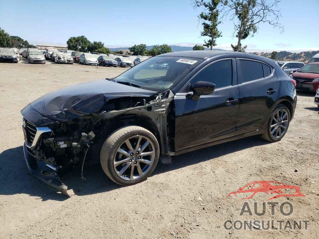 MAZDA 3 2018 - 3MZBN1M35JM266792