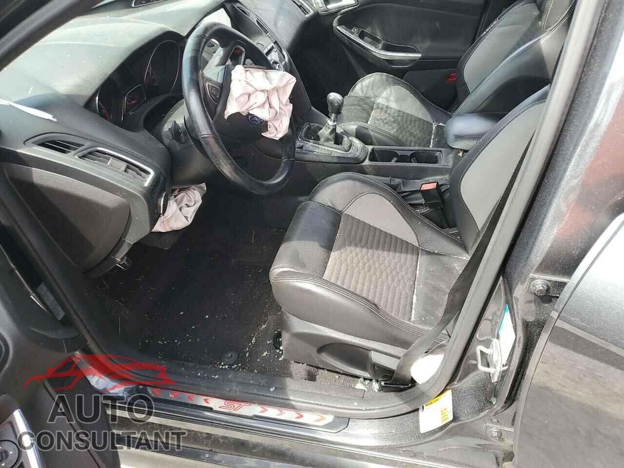 FORD FOCUS 2018 - 1FADP3L96JL204509