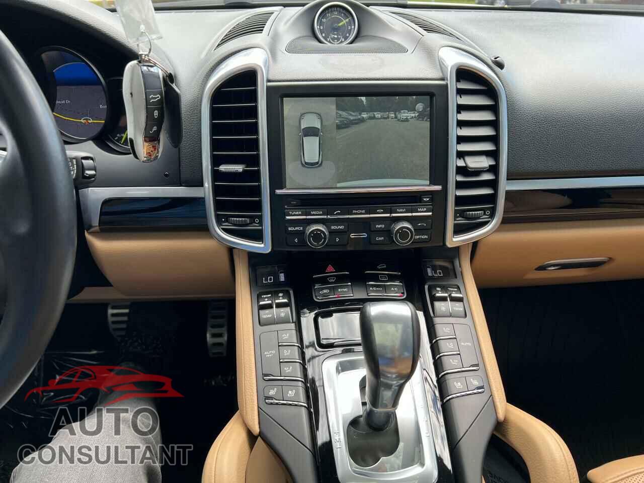 PORSCHE CAYENNE 2016 - WP1AE2A29GLA62277