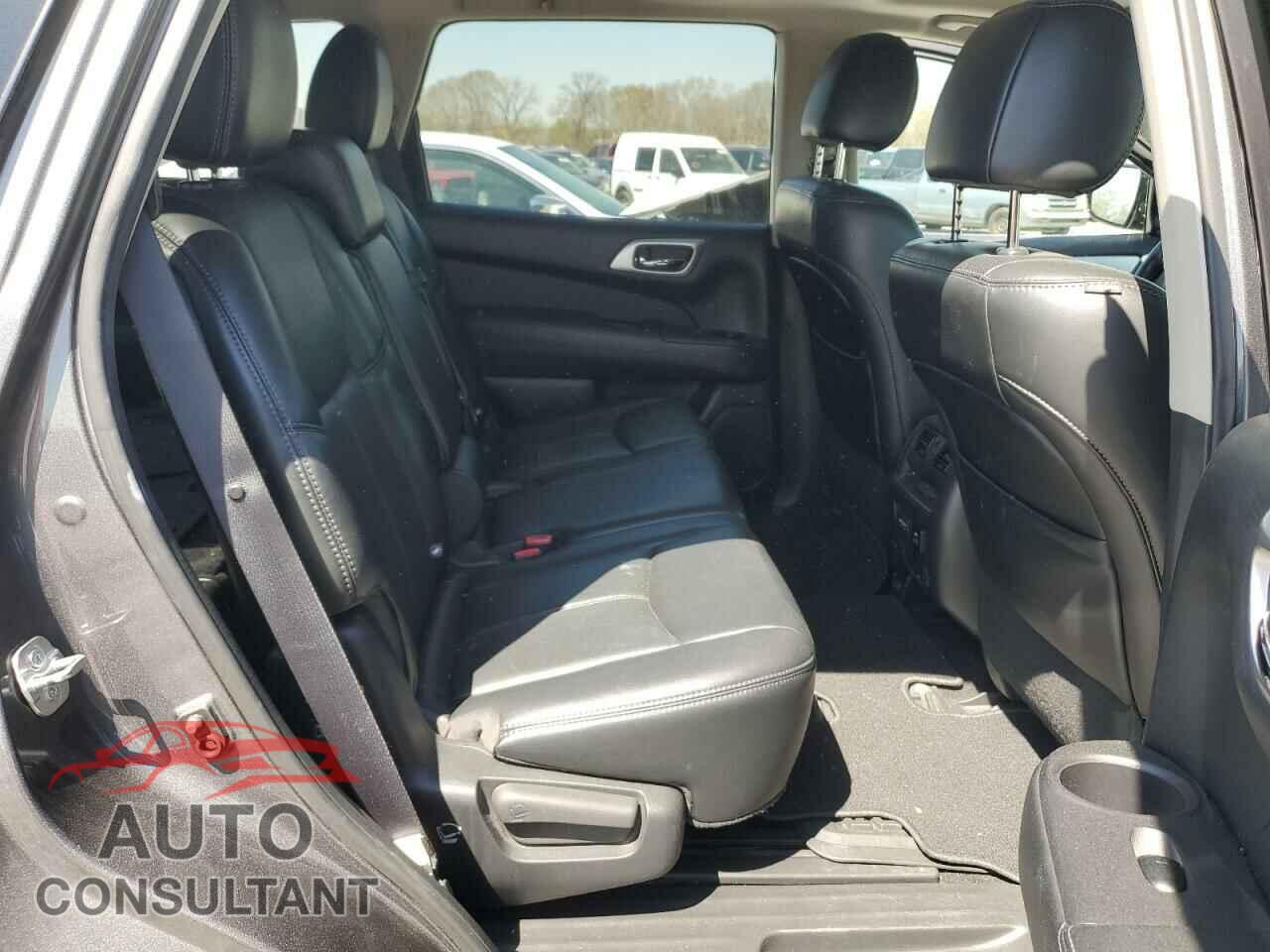 NISSAN PATHFINDER 2017 - 5N1DR2MM2HC636537