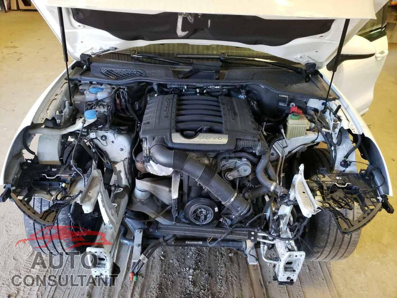 PORSCHE CAYENNE 2017 - WP1AA2A27HKA82949