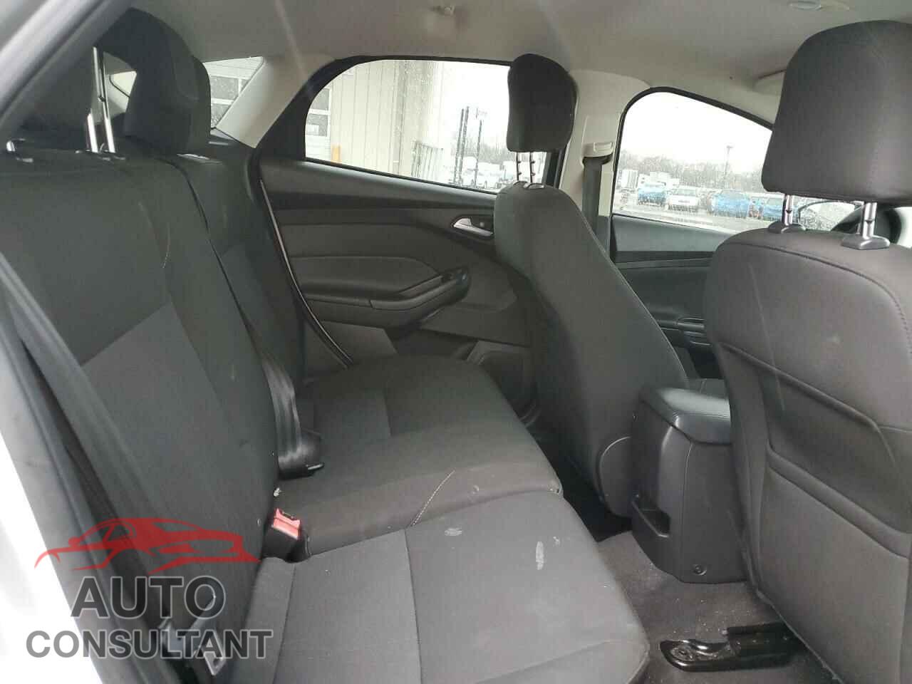 FORD FOCUS 2015 - 1FADP3K20FL222905