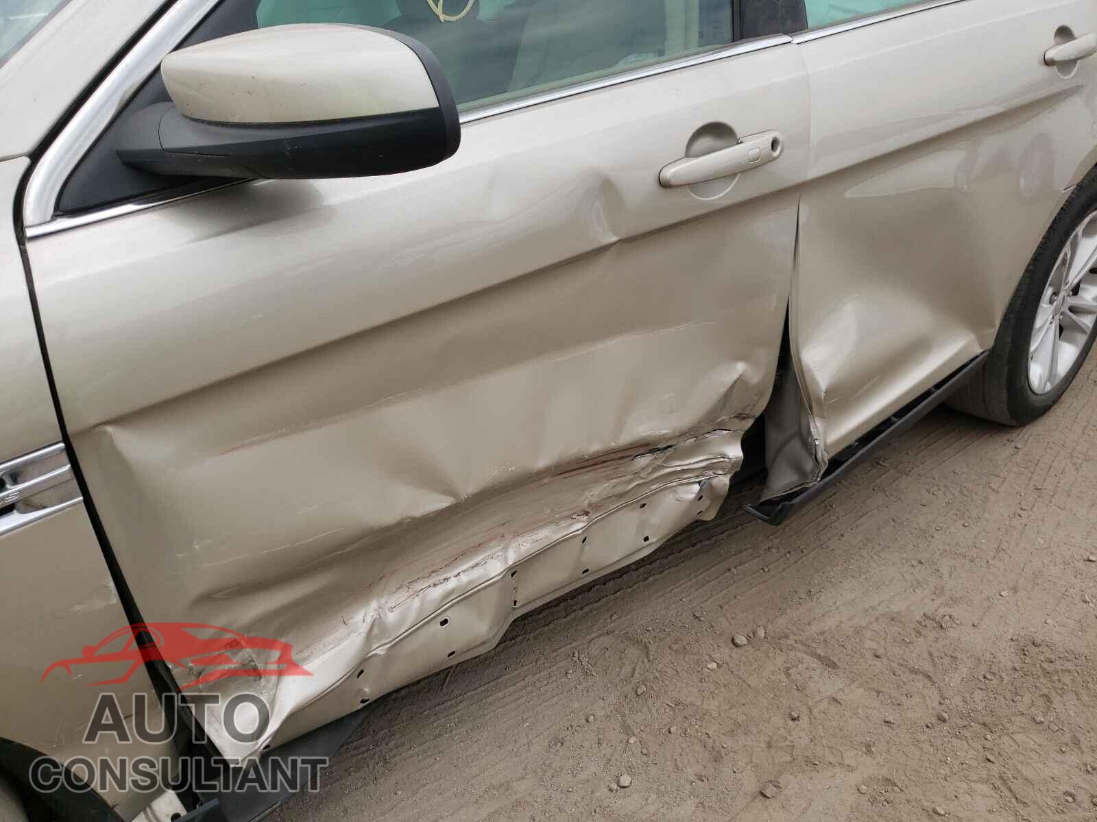 FORD TAURUS 2018 - 1FAHP2E80JG132201