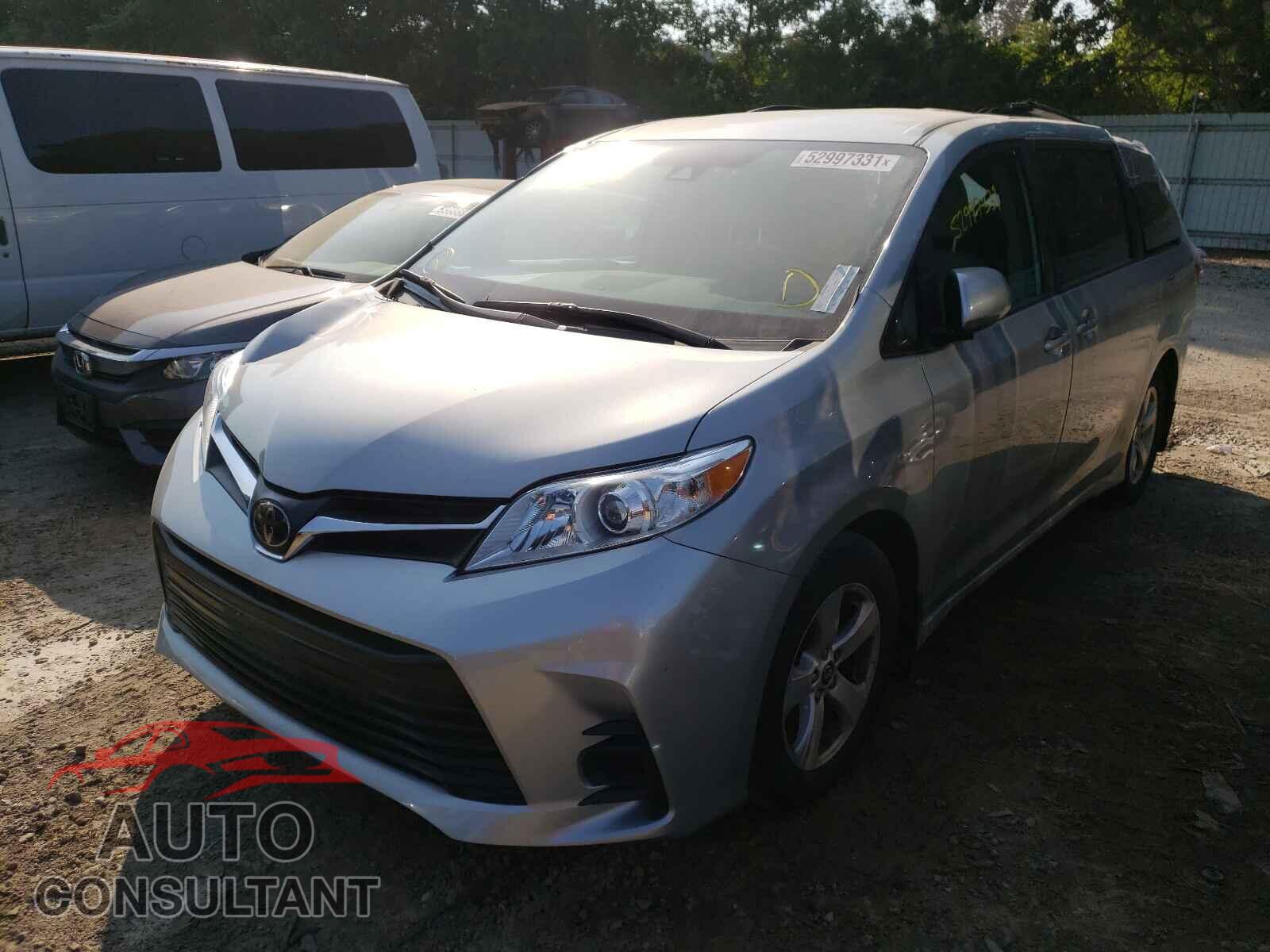 TOYOTA SIENNA 2019 - 5TDKZ3DC1KS973473