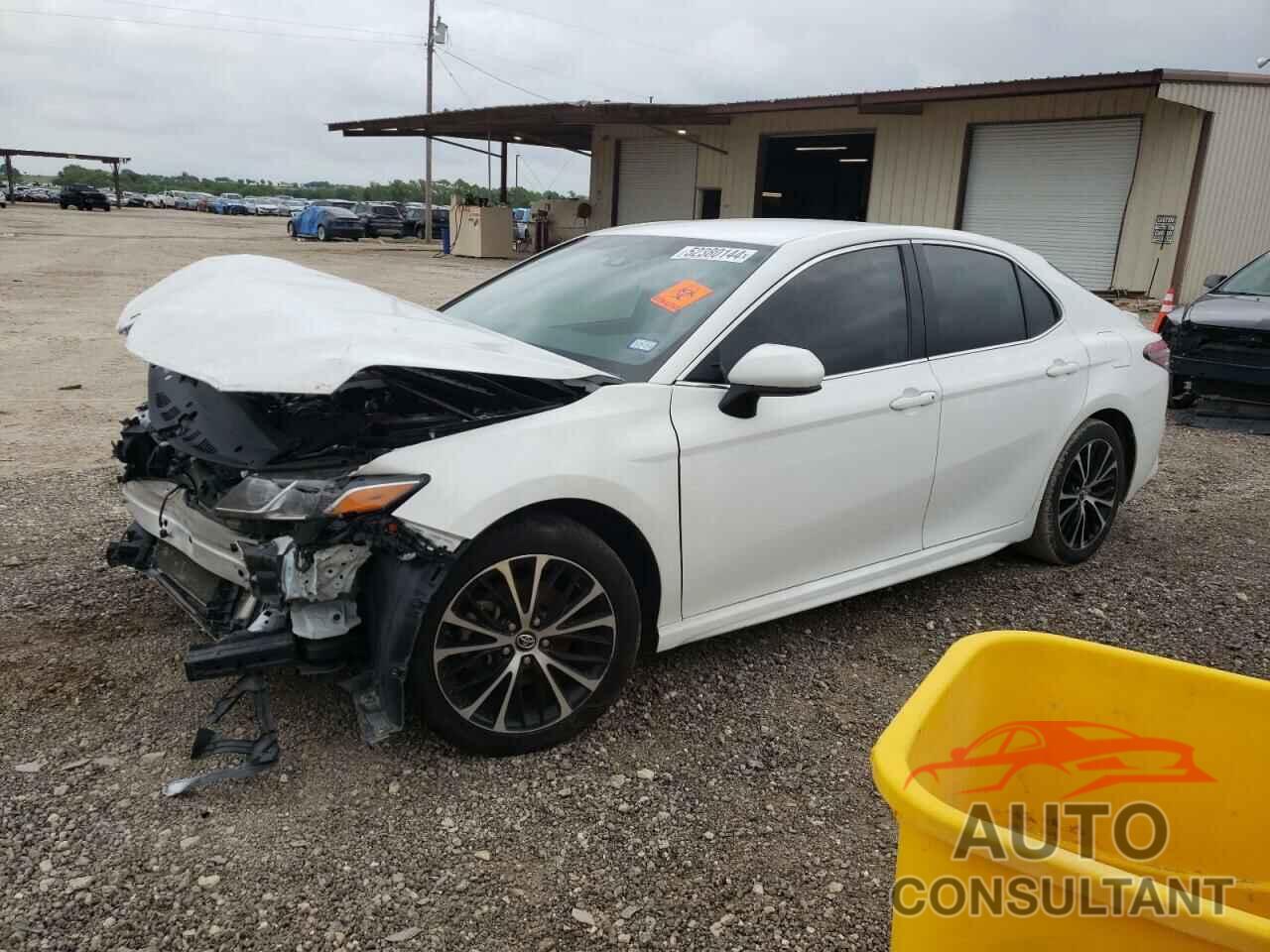 TOYOTA CAMRY 2018 - 4T1B11HK2JU142695