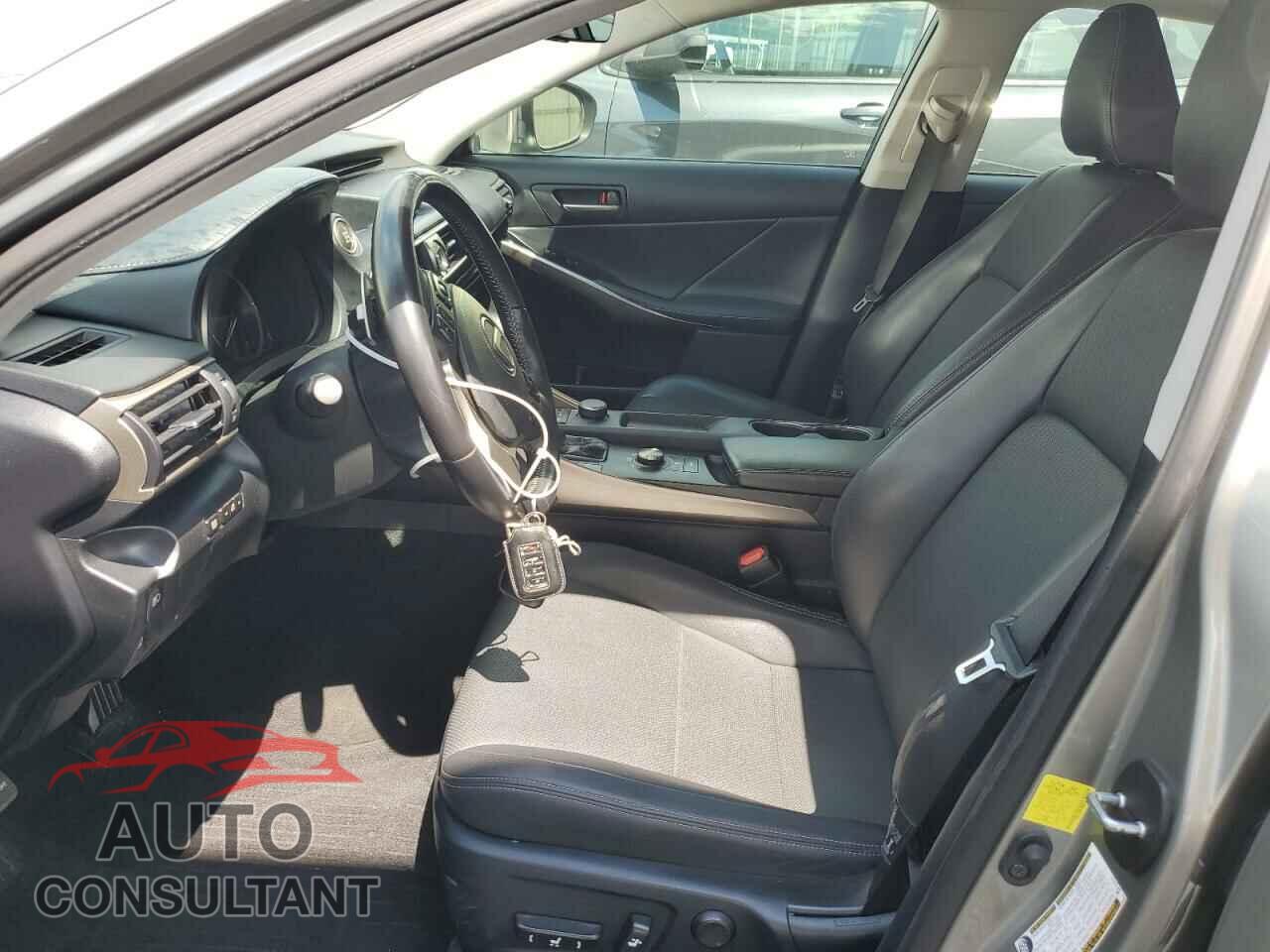 LEXUS IS 2018 - JTHC81D20J5030660