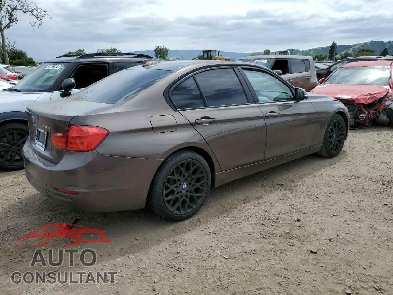 BMW 3 SERIES 2012 - WBA3C1C56CF433208