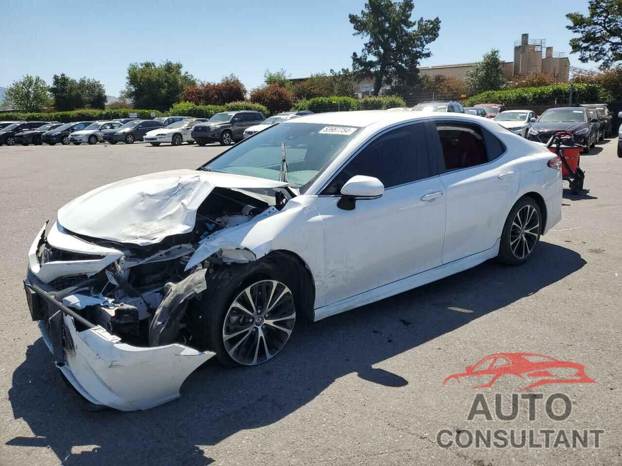 TOYOTA CAMRY 2018 - 4T1B11HK1JU015856