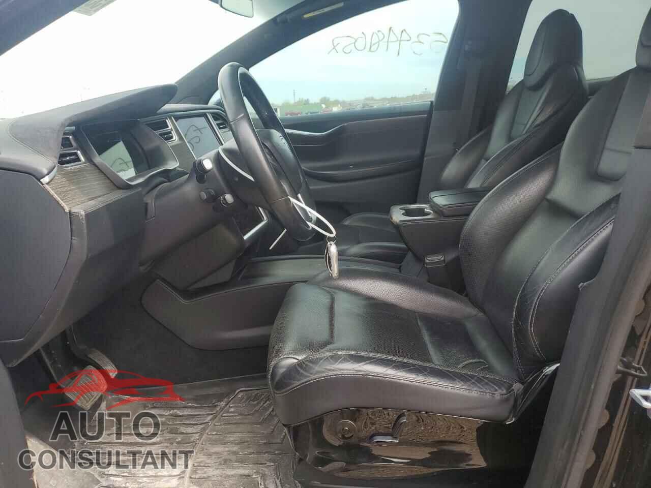 TESLA MODEL X 2016 - 5YJXCAE28GF008476