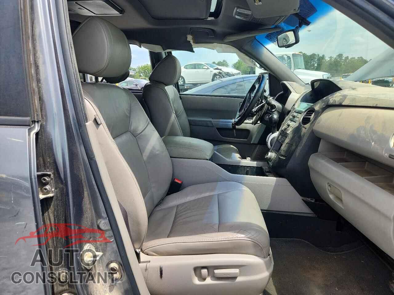 HONDA PILOT 2011 - 5FNYF4H93BB101856