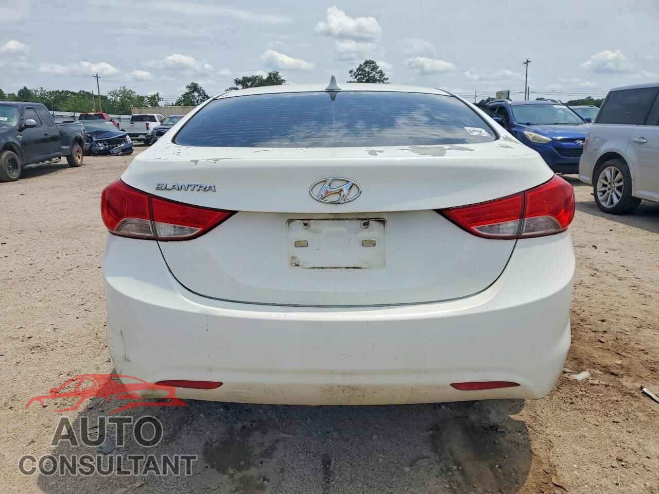HYUNDAI ELANTRA 2012 - 5NPDH4AE7CH111180