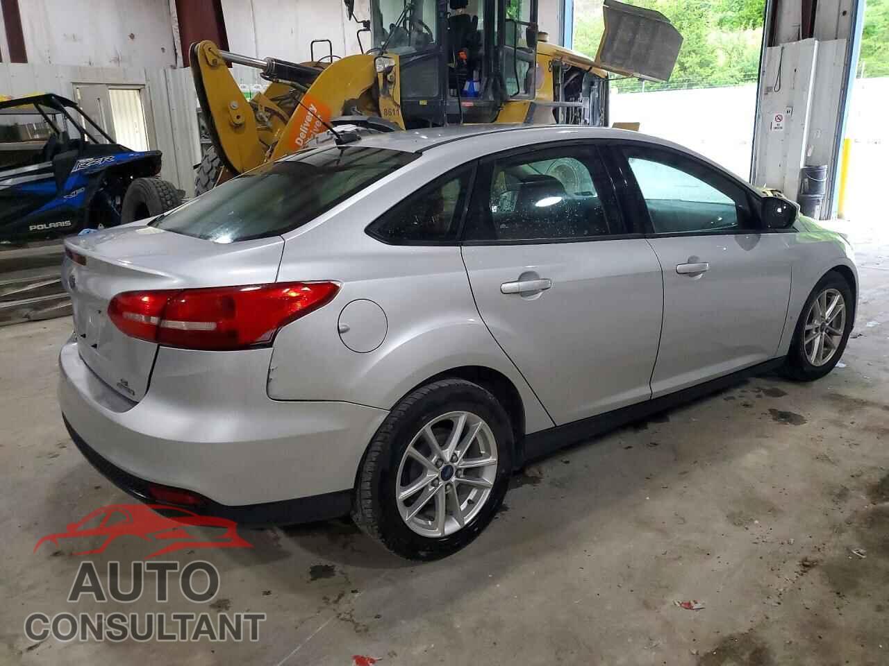 FORD FOCUS 2015 - 1FADP3F23FL218017