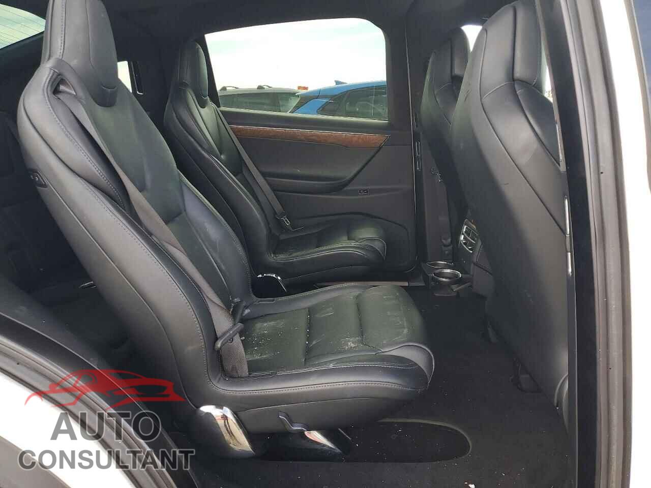 TESLA MODEL X 2017 - 5YJXCBE27HF070152