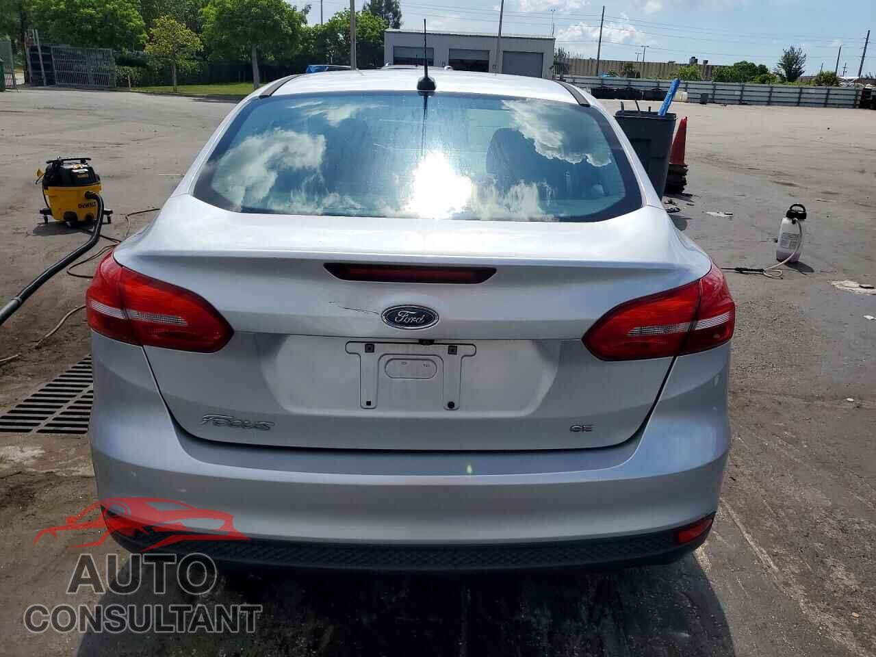 FORD FOCUS 2017 - 1FADP3F26HL337845