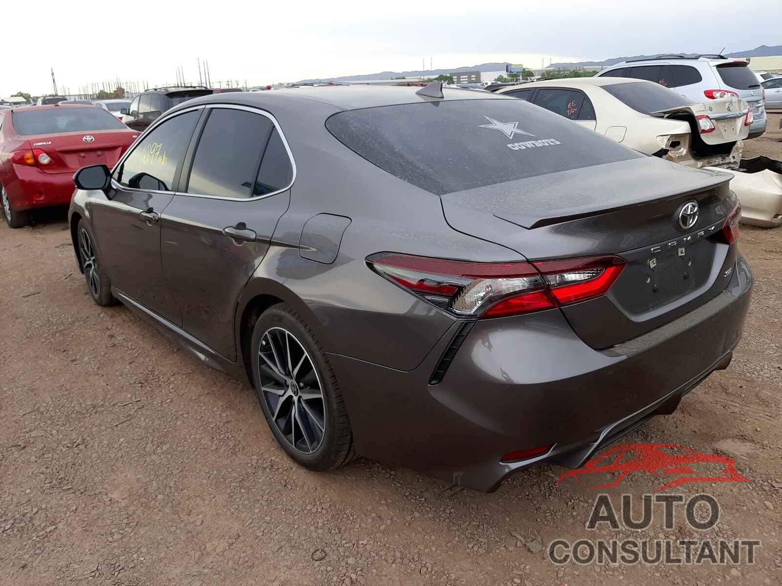 TOYOTA CAMRY 2021 - 4T1G11AKXMU493455