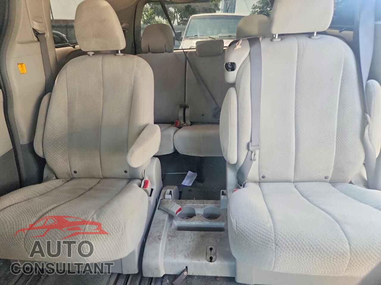TOYOTA SIENNA 2011 - 5TDKK3DC5BS099584