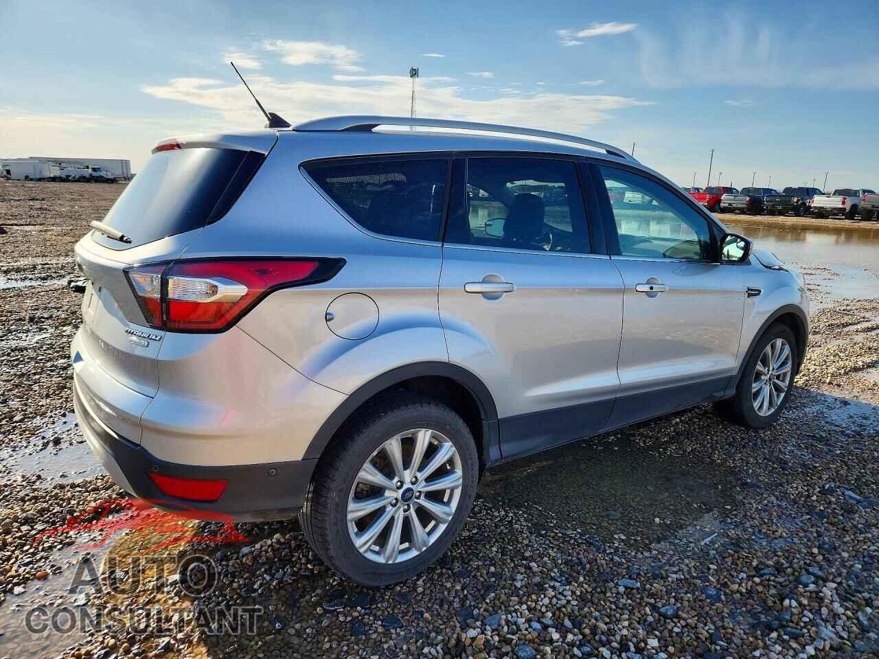 FORD ESCAPE 2018 - 1FMCU0J96JUC88157