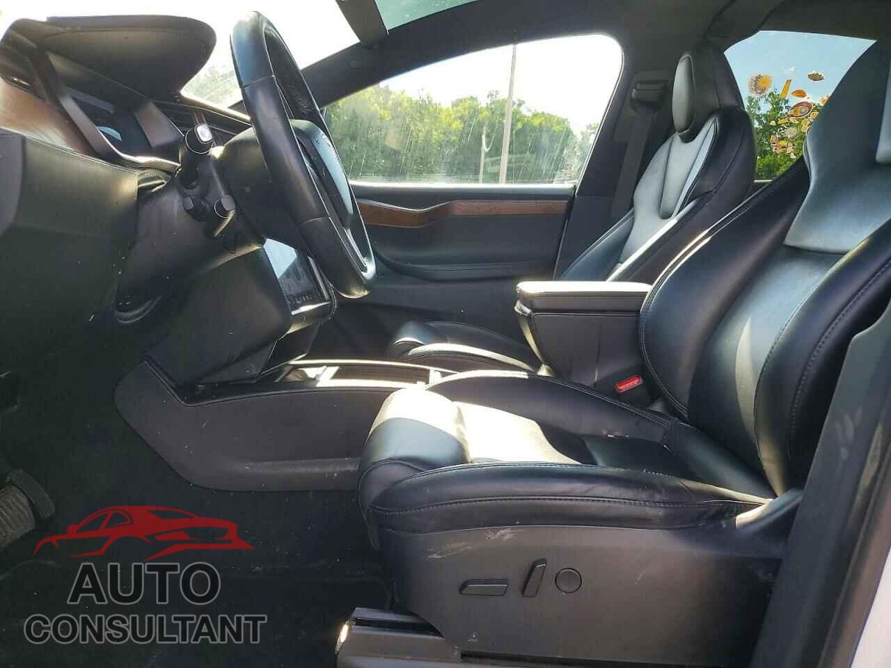 TESLA MODEL X 2020 - 5YJXCBE2XLF242537