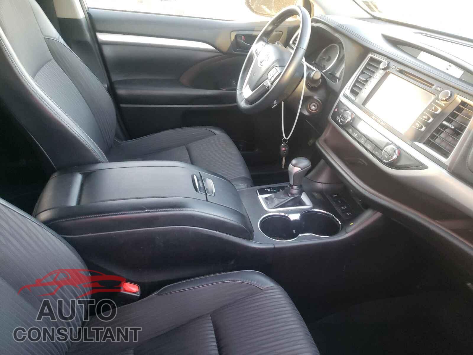 TOYOTA HIGHLANDER 2018 - 5TDBZRFH3JS882845