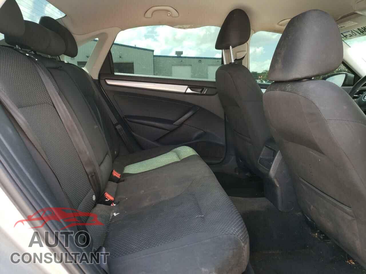 VOLKSWAGEN PASSAT 2012 - 1VWAP7A35CC004949
