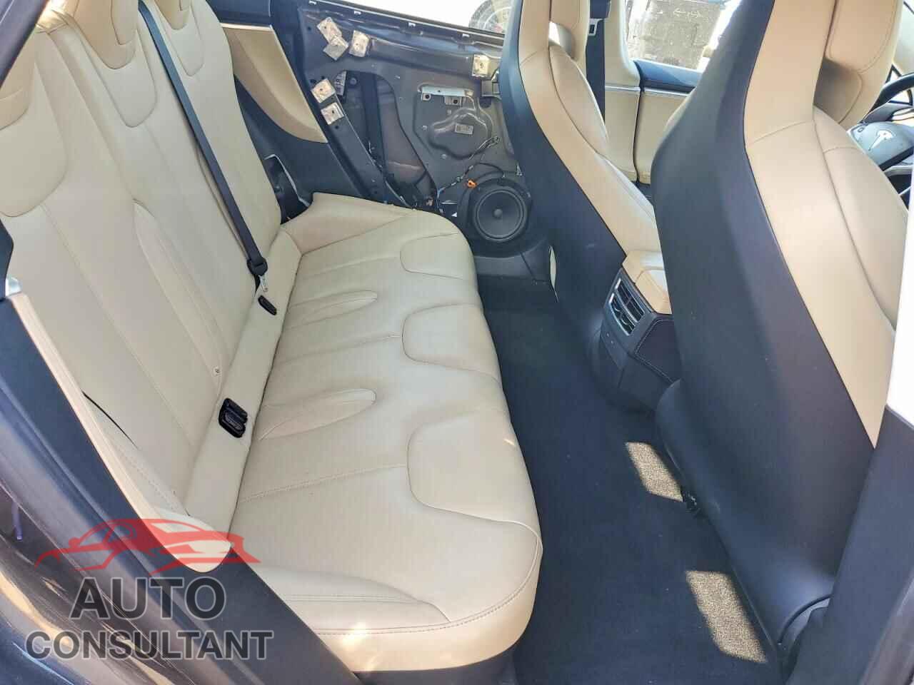 TESLA MODEL S 2017 - 5YJSA1E2XHF208731