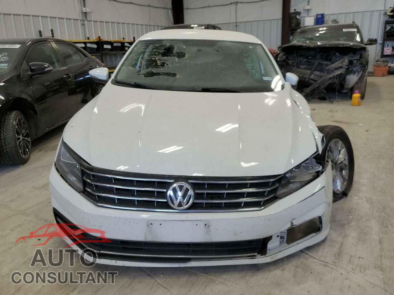 VOLKSWAGEN PASSAT 2017 - 1VWAT7A35HC005120